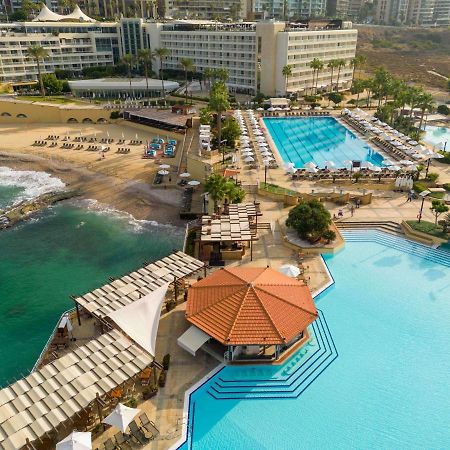 Moevenpick Hotel Бейрут Екстериор снимка