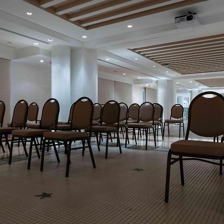 Moevenpick Hotel Бейрут Екстериор снимка