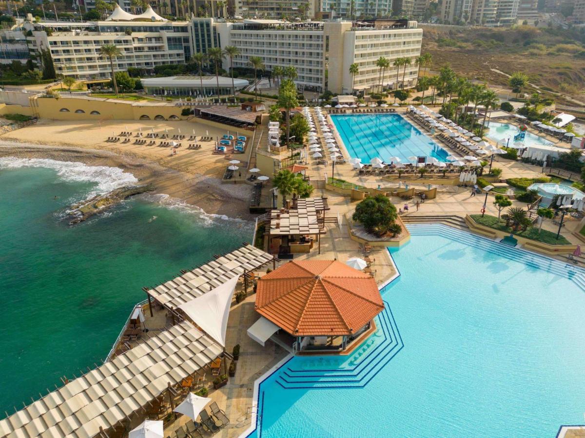 Moevenpick Hotel Бейрут Екстериор снимка