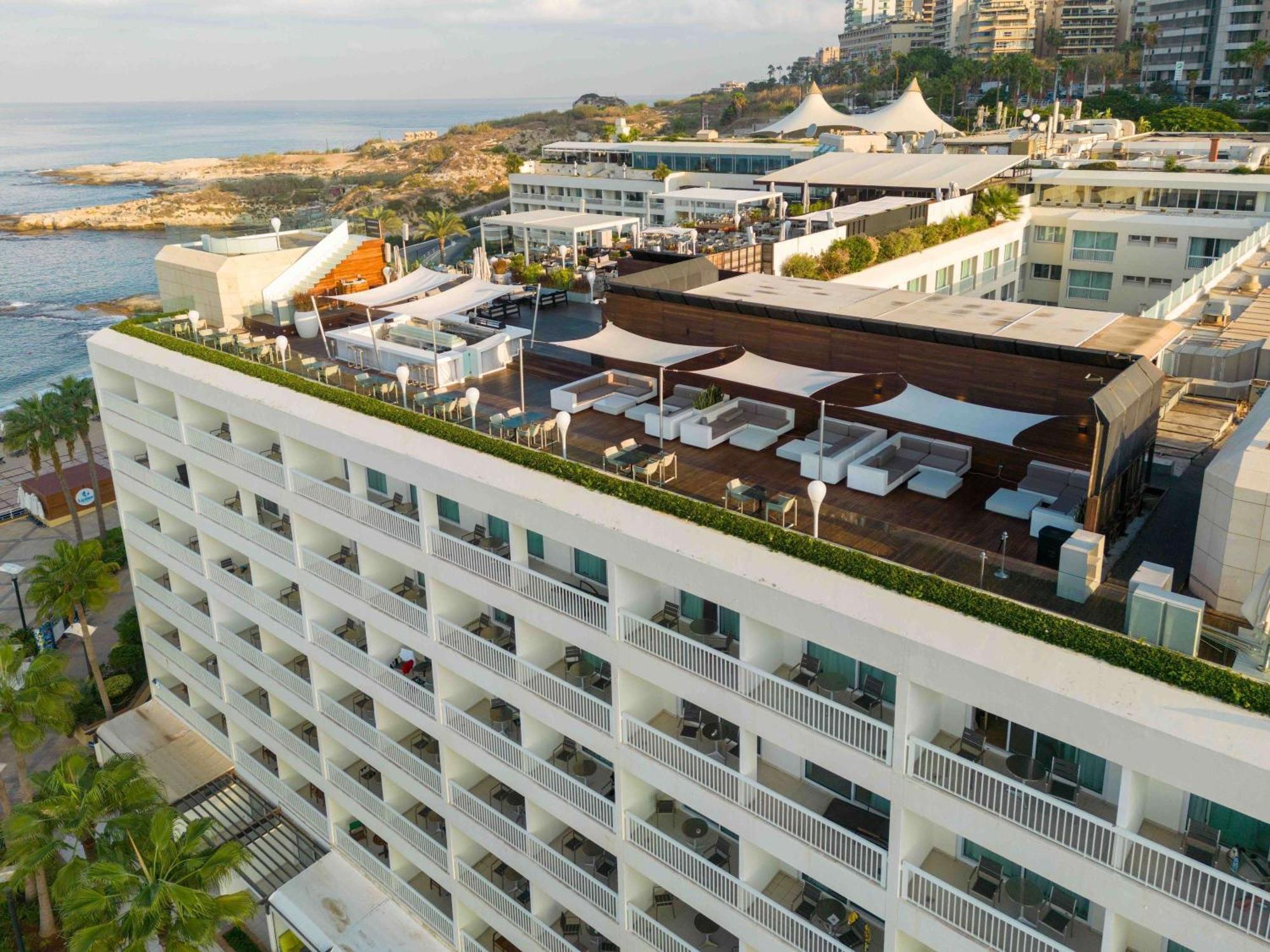 Moevenpick Hotel Бейрут Екстериор снимка