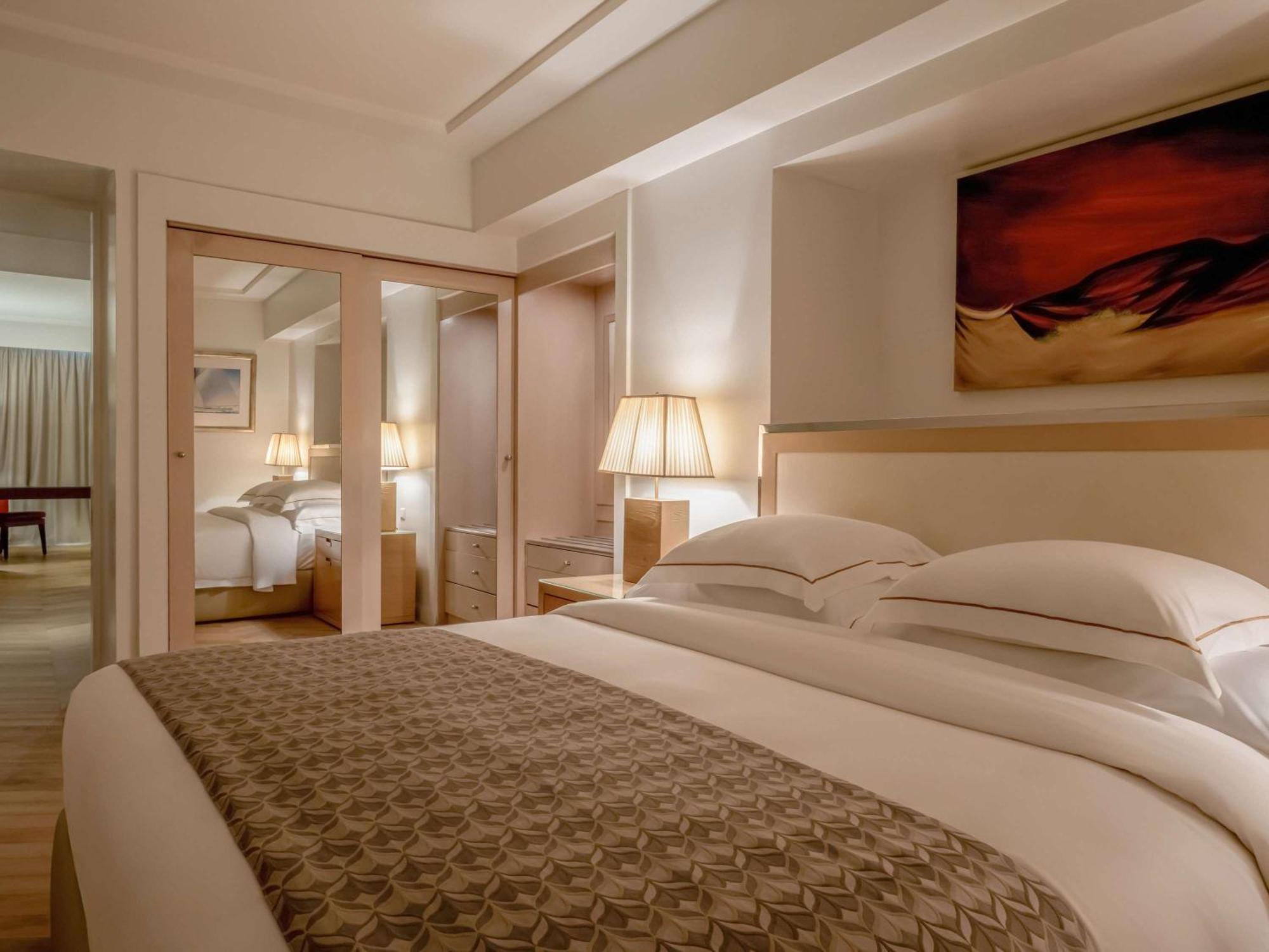 Moevenpick Hotel Бейрут Екстериор снимка