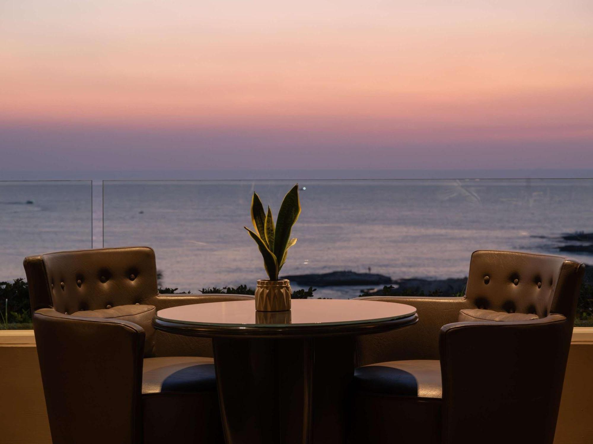 Moevenpick Hotel Бейрут Екстериор снимка