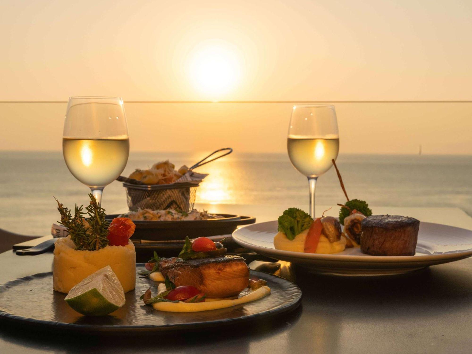 Moevenpick Hotel Бейрут Екстериор снимка