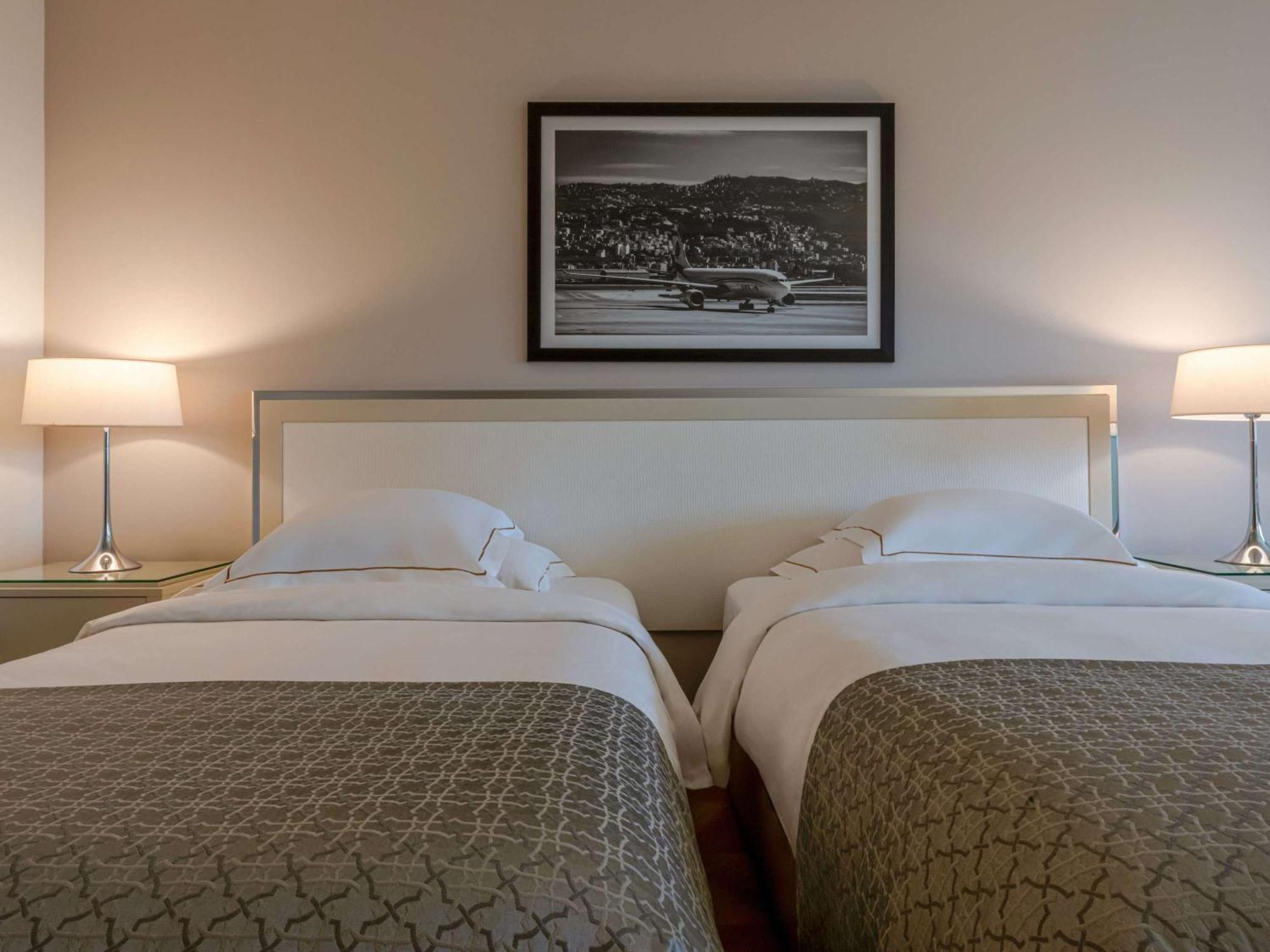Moevenpick Hotel Бейрут Екстериор снимка