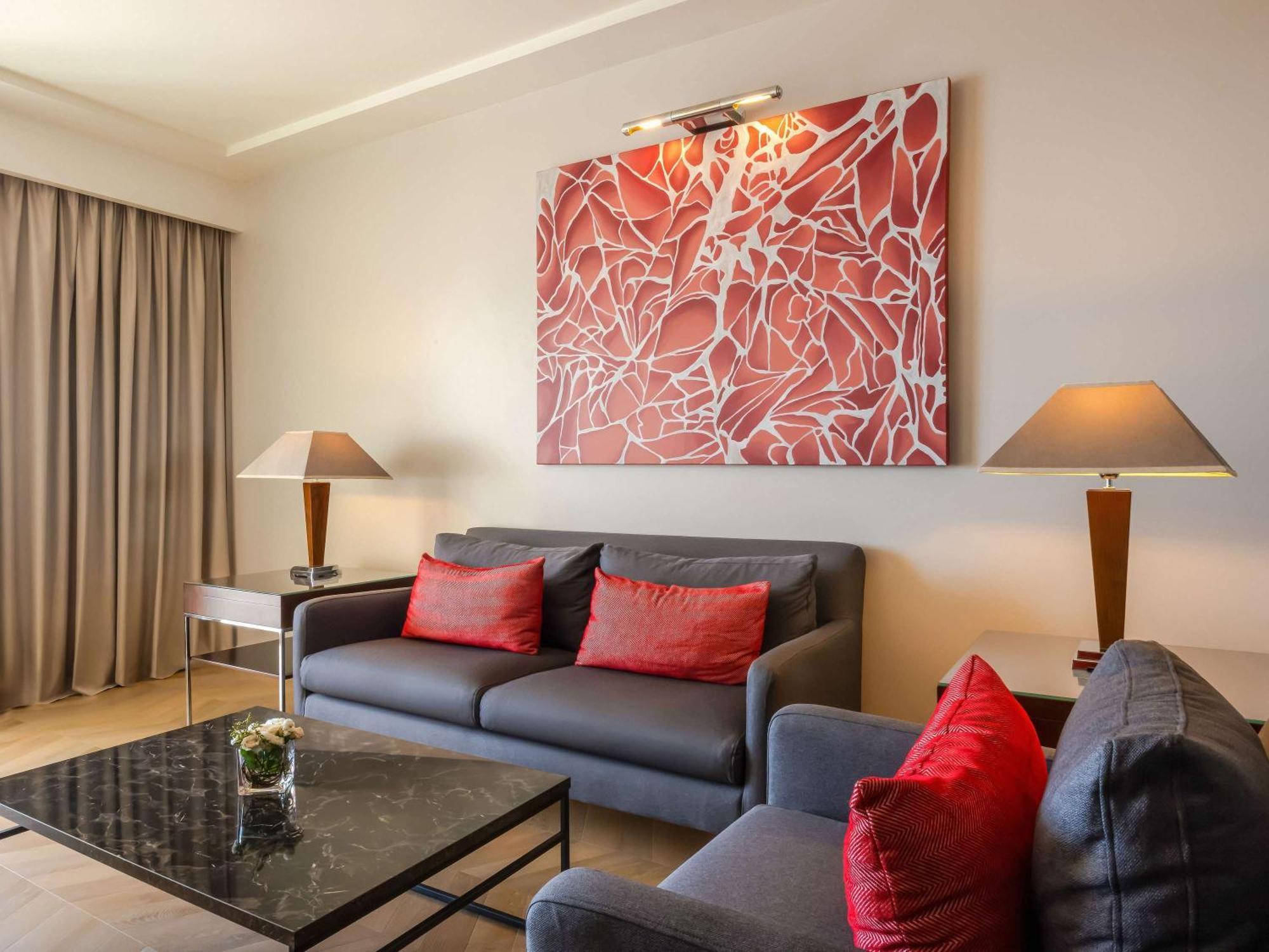 Moevenpick Hotel Бейрут Екстериор снимка
