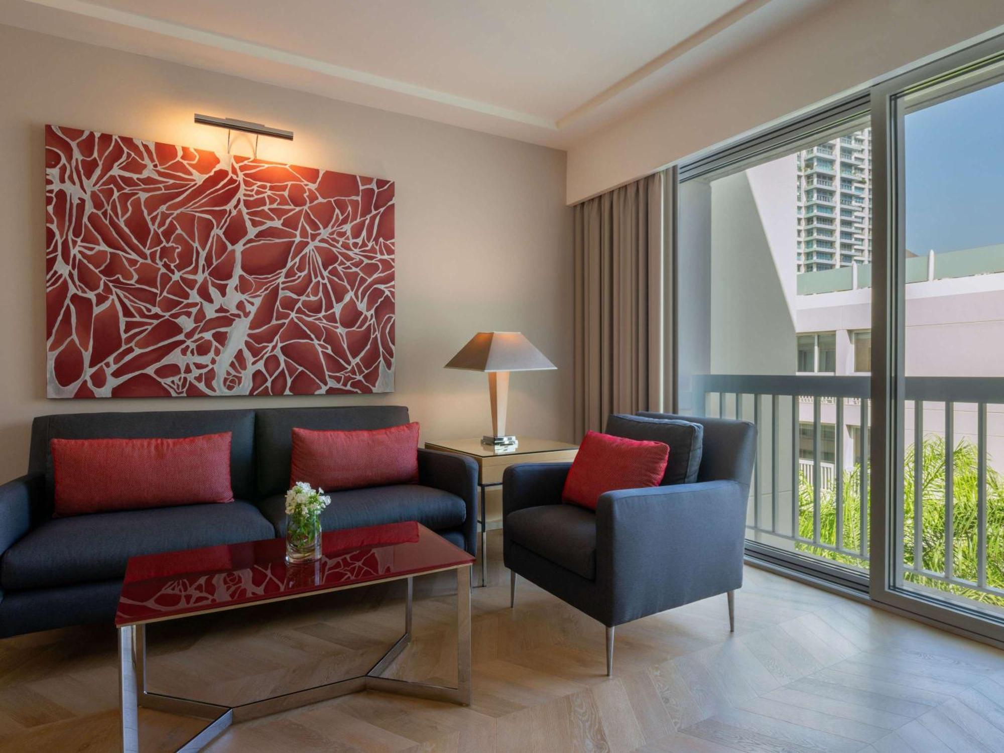 Moevenpick Hotel Бейрут Екстериор снимка