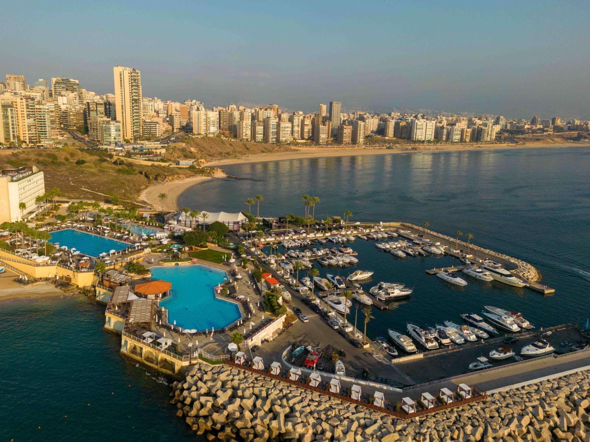 Moevenpick Hotel Бейрут Екстериор снимка