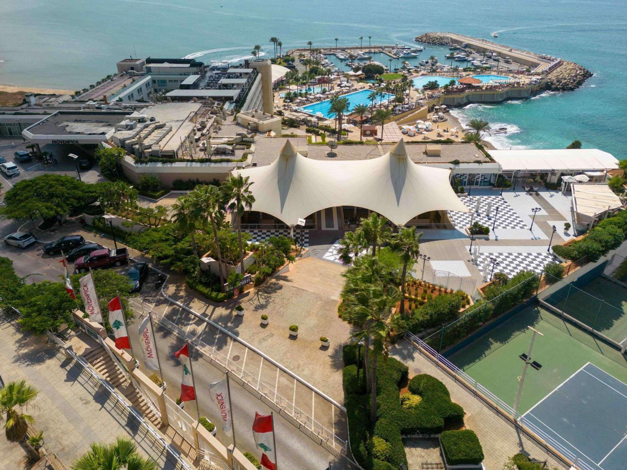Moevenpick Hotel Бейрут Екстериор снимка