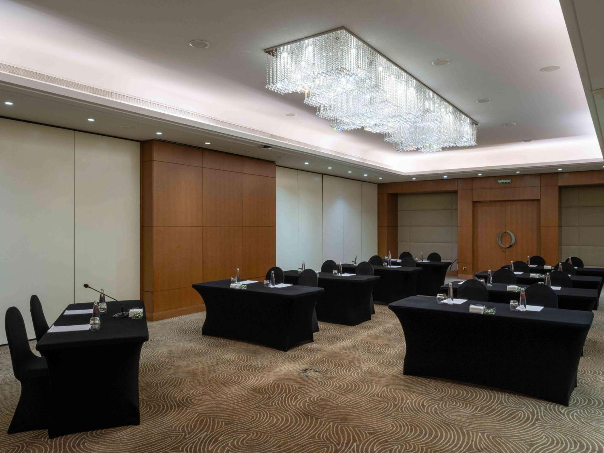 Moevenpick Hotel Бейрут Екстериор снимка
